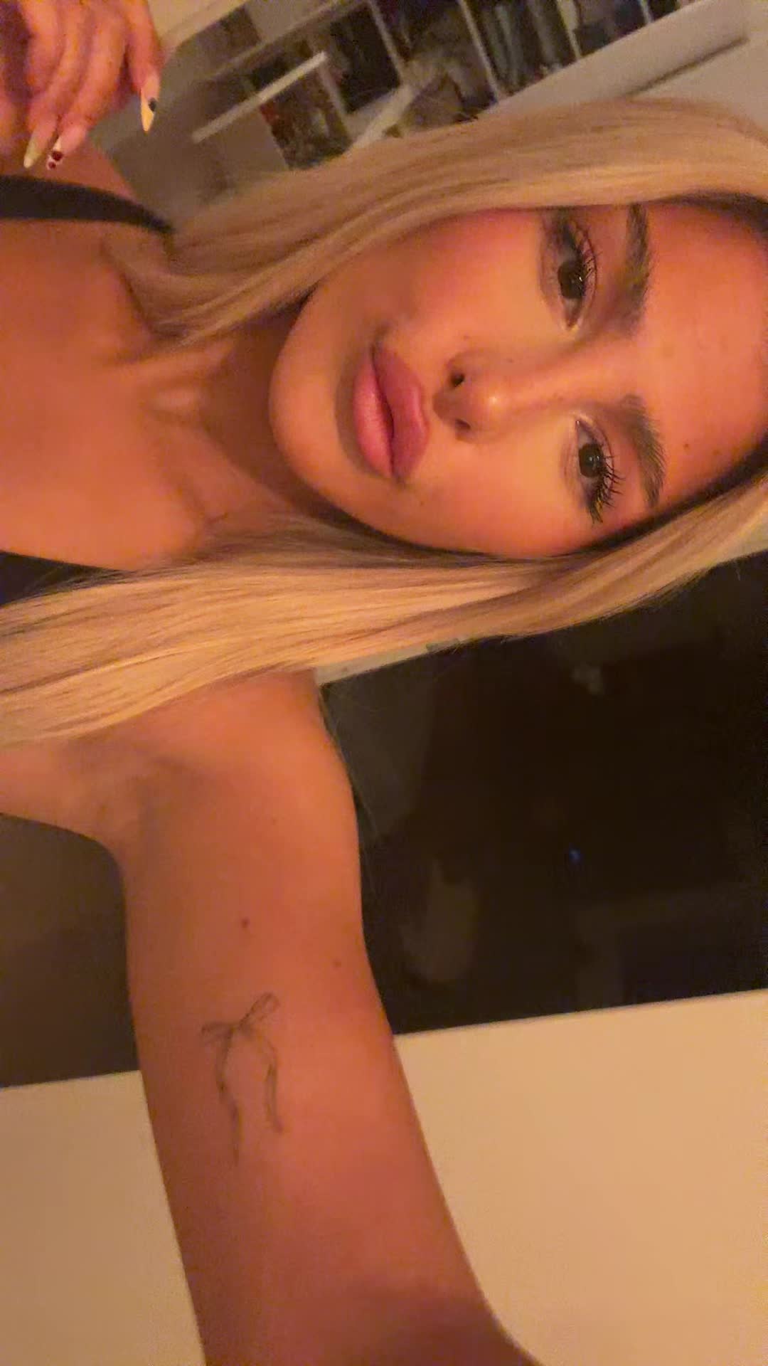 @blondiexbabe