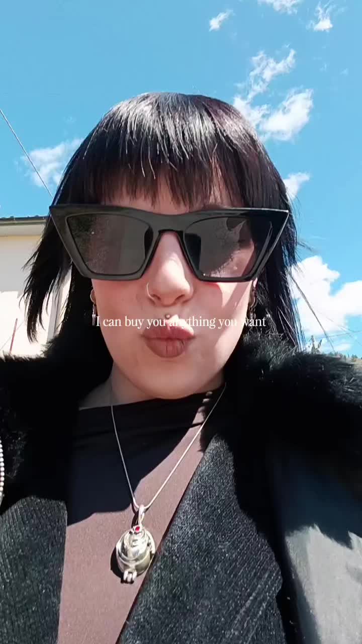 @Violetsaalvatoriii.