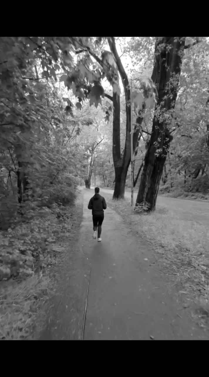 @&Lambda;NTJ&Xi; &bull;V&Lambda;R&Oslash;s RUNN&Xi;R GIRL&bull;