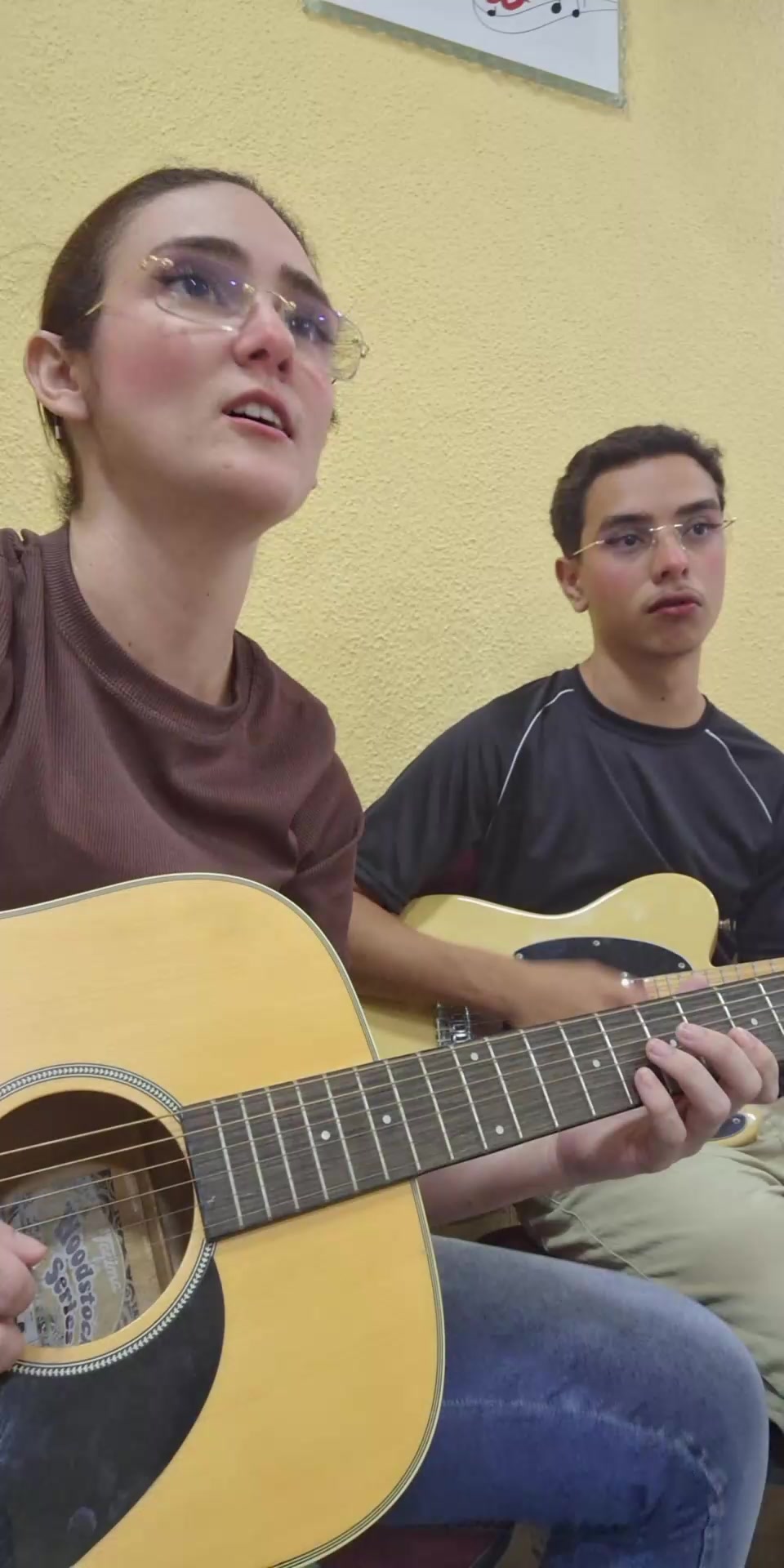 @Tocando Guitarra com Lays