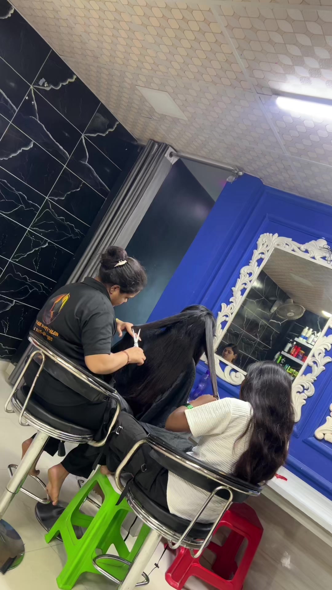 @Roshani beauty salon