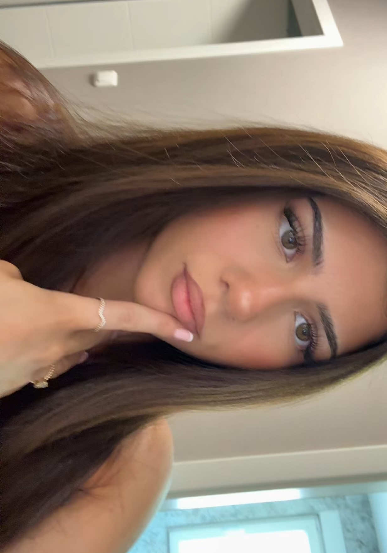 @𝒍𝒂𝒓𝒂🪽