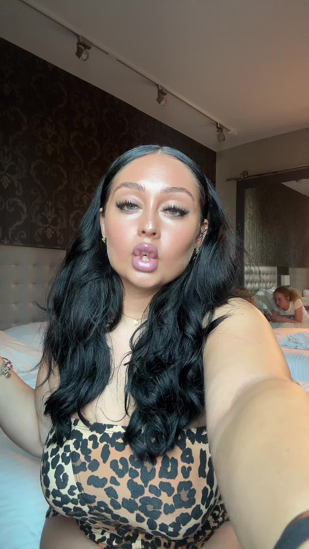 @helenamuoio_