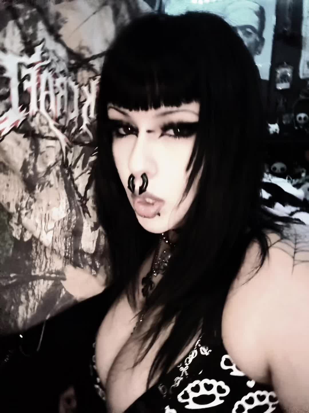 @🧟♀️ ☣︎ ☠︎︎ ☣︎🧟♀️