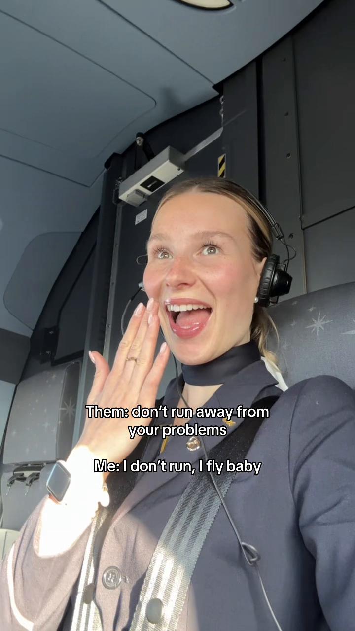 @Lilly | Flight Attendant 💌