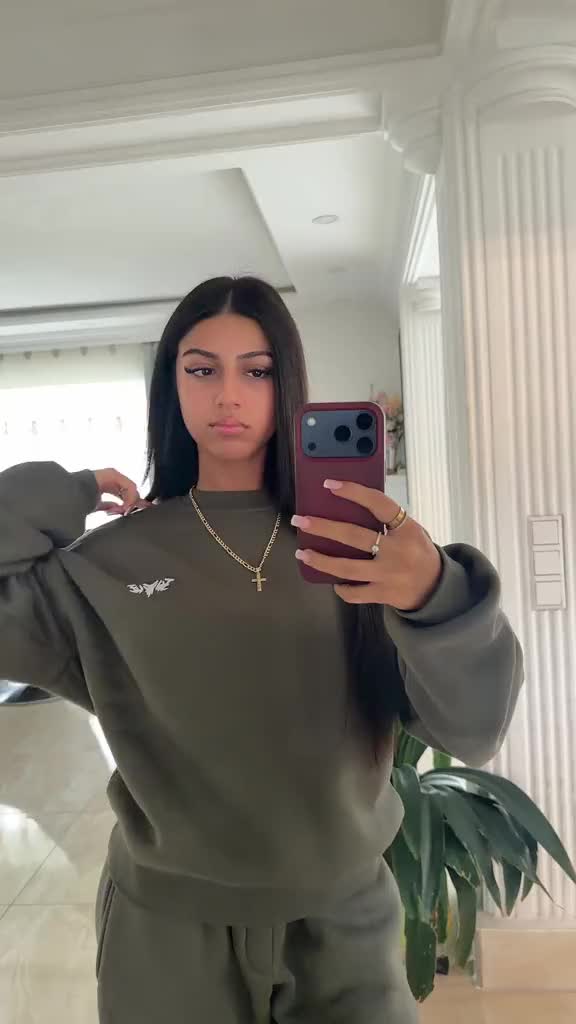 @𝐋𝐔𝐃𝐖𝐈𝐆𝐒𝐁𝐔𝐑𝐆✌🏽