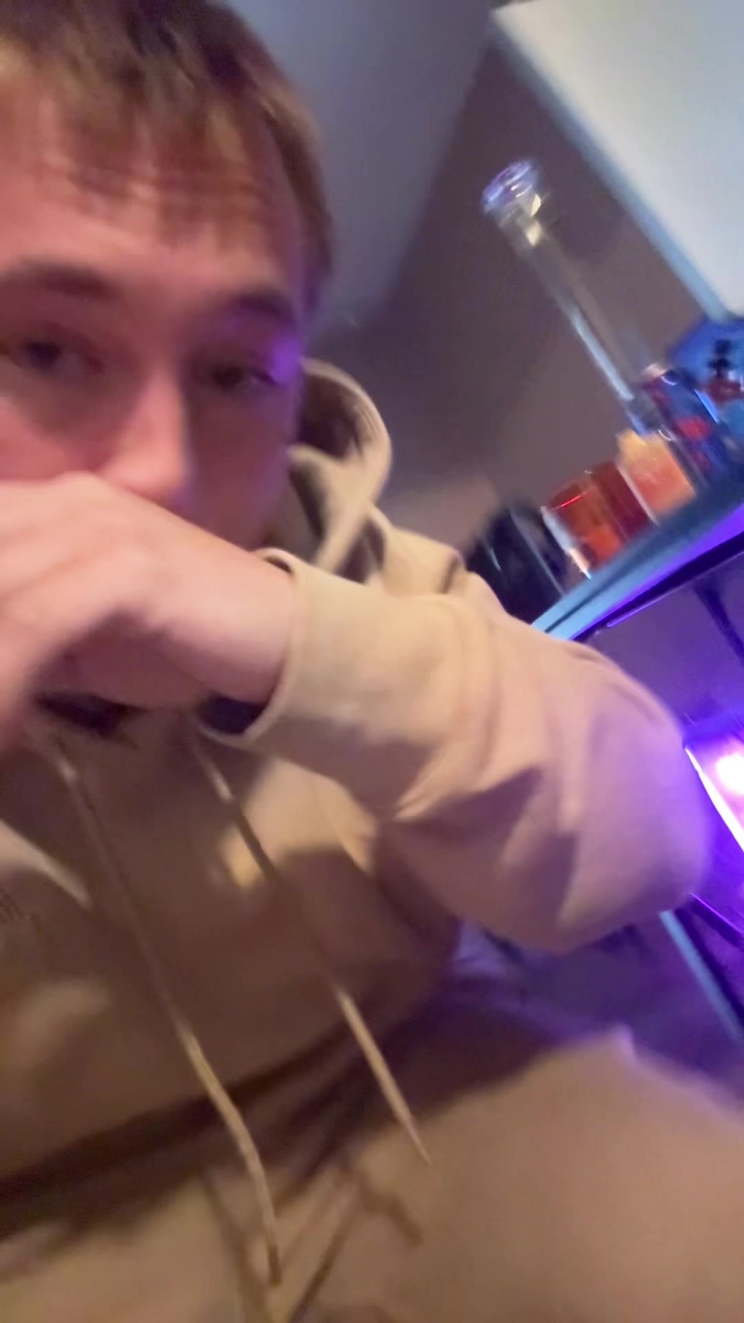 @Comehelpglo