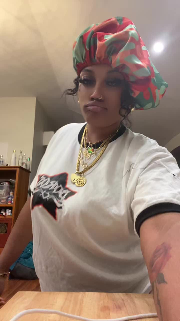@Sheprettymoody