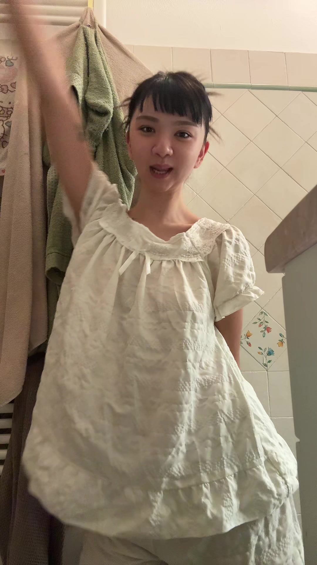 @lili >•<