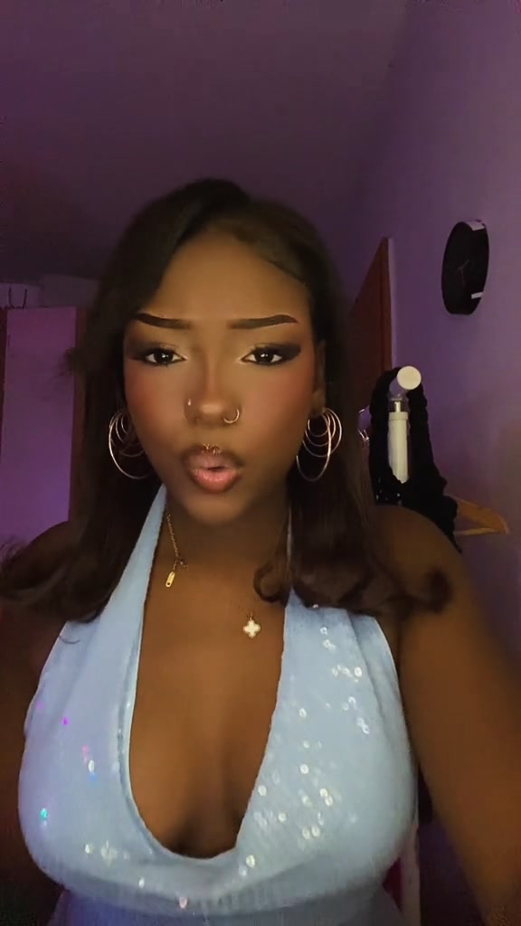 @q🍫
