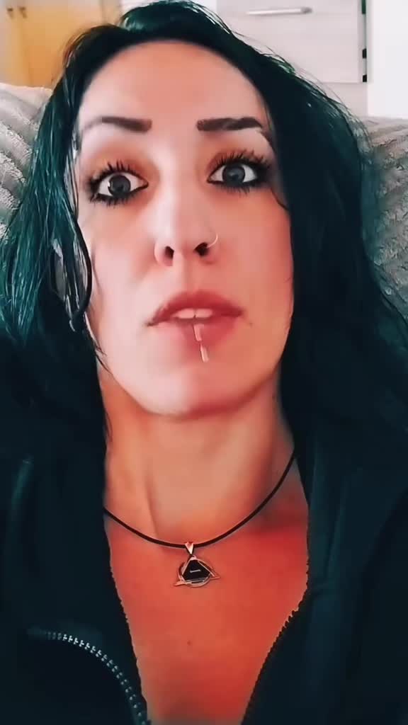 @LadyWolfBlack🐺