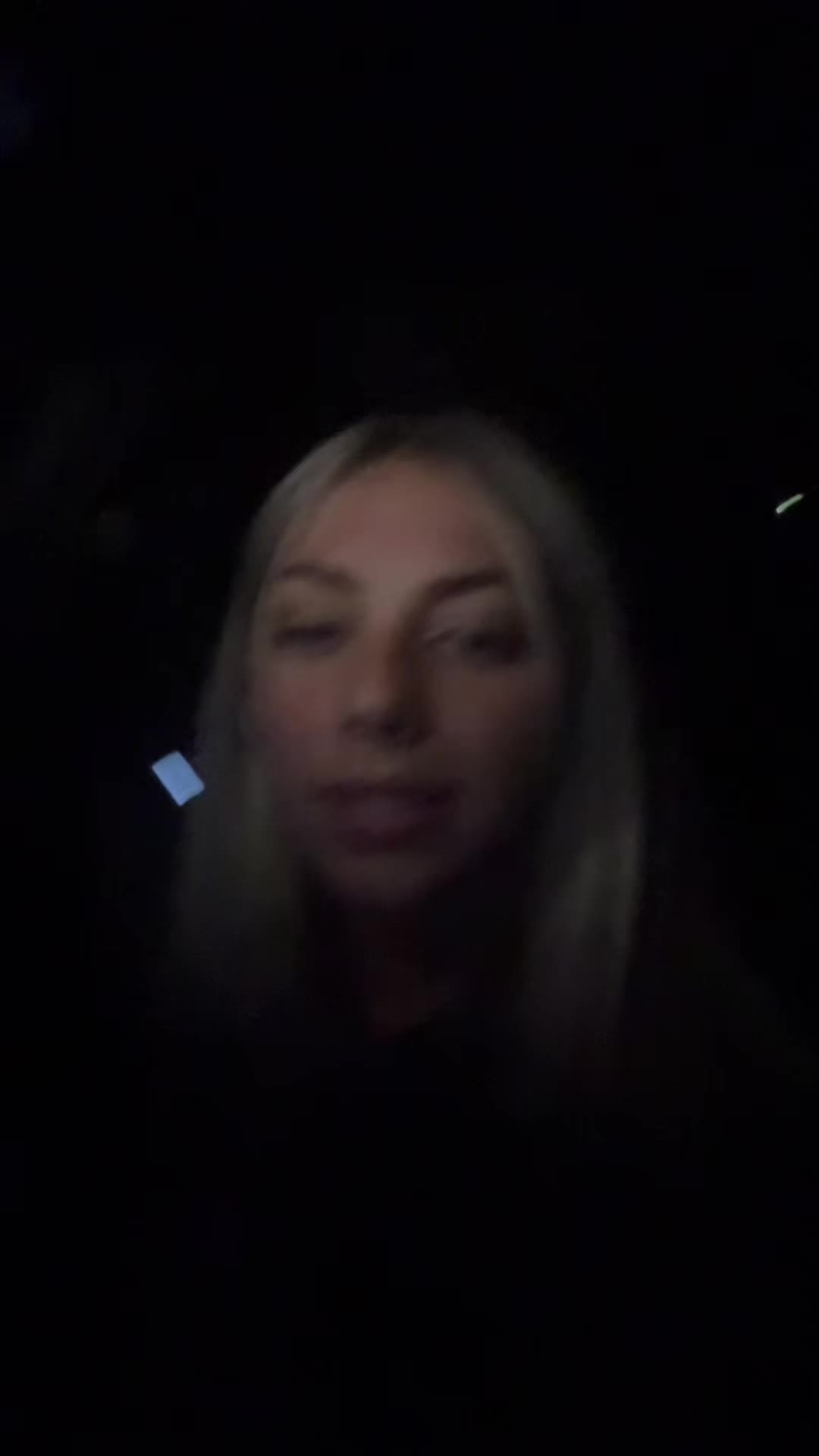 @bella