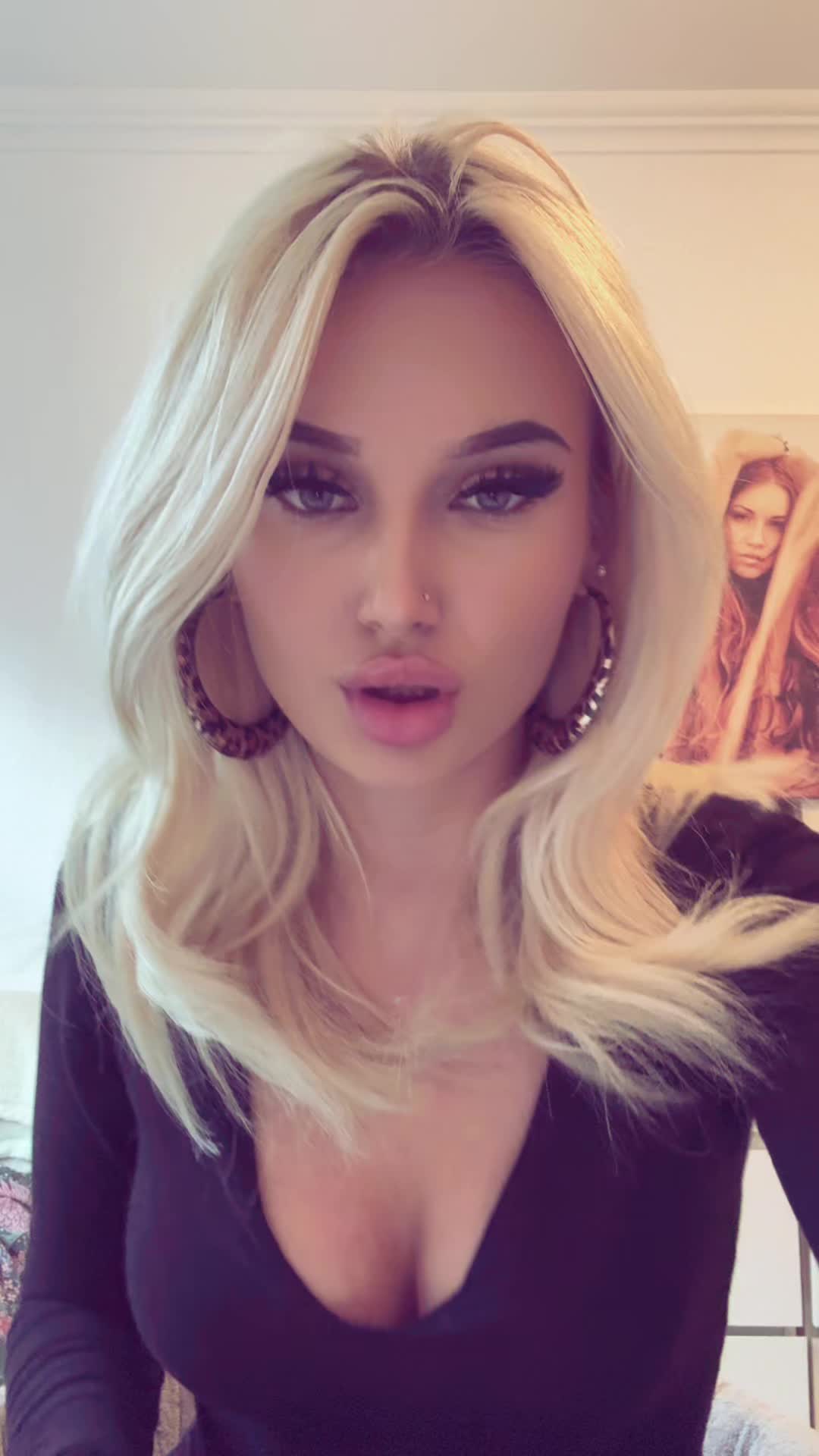 @𝕬𝖒𝖞_𝕯𝖊𝖑𝖚𝖝𝖊