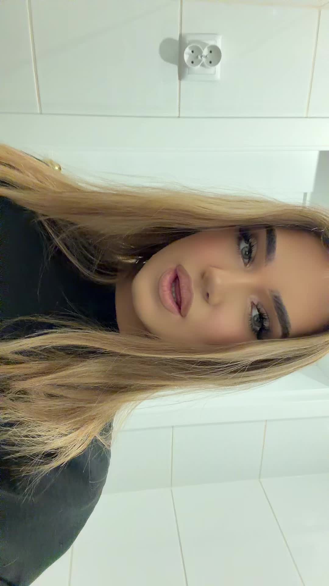 @𝒟𝚘𝓂𝒾𝓃𝒾𝓀𝒶🖤