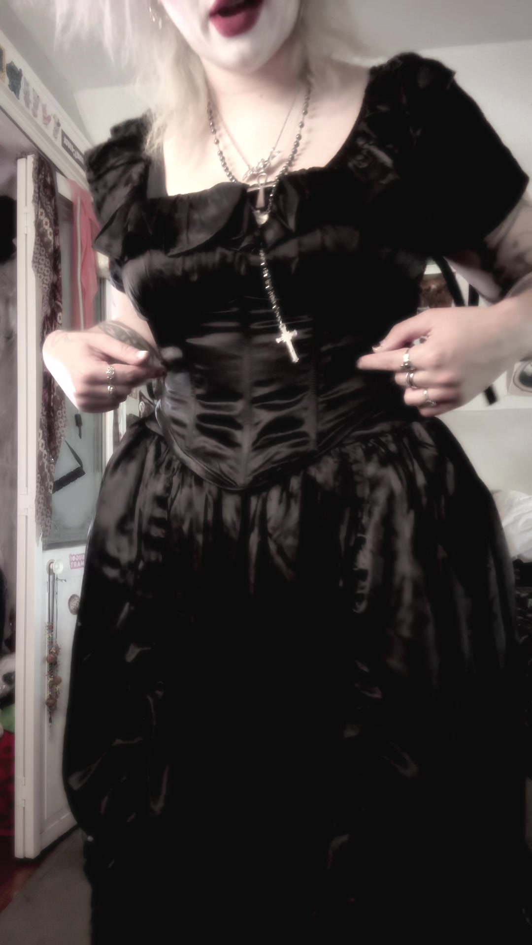 @dollygoth666