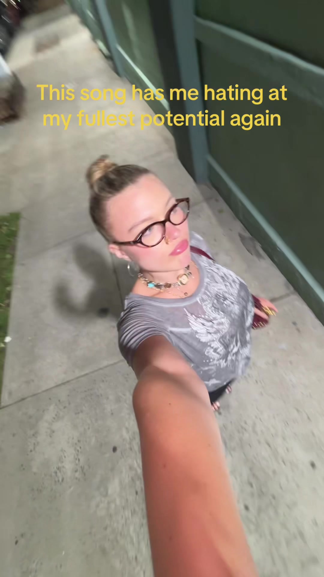 @leavesloneczkoalone