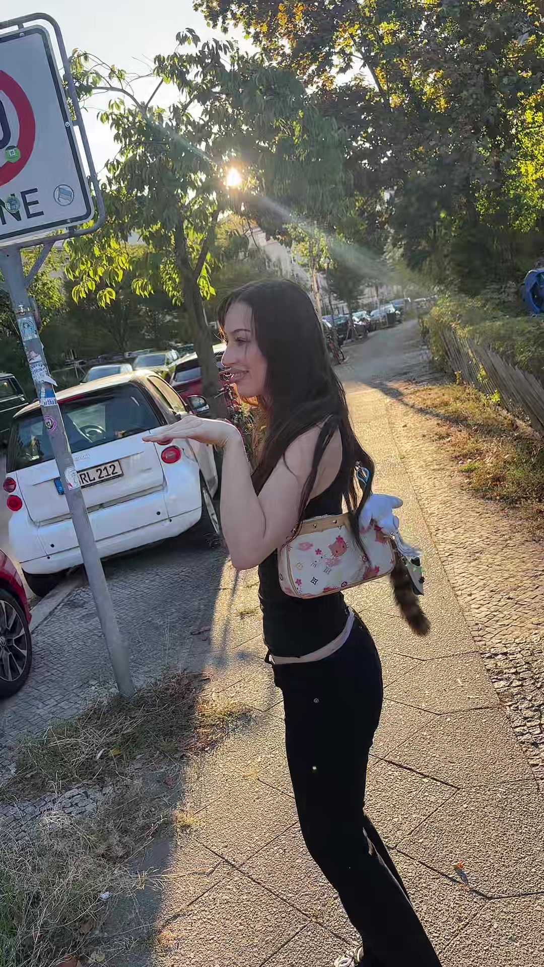 @hellcazlookneon