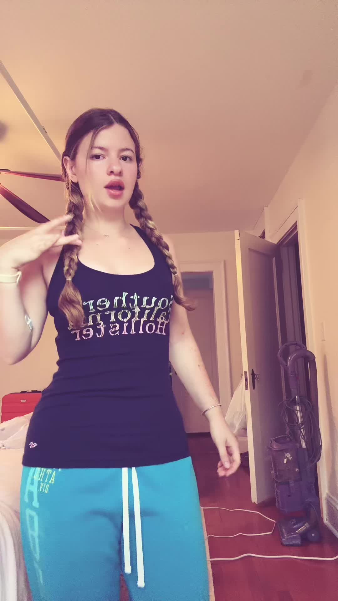 @Esther 🌻🤍