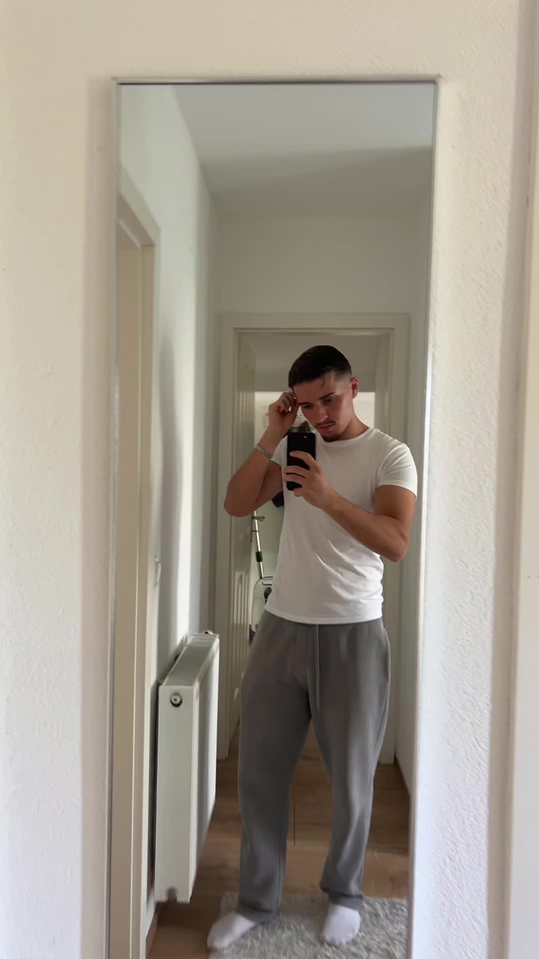 @𝑳𝒐𝒏𝒊_𝒔𝒎𝒍