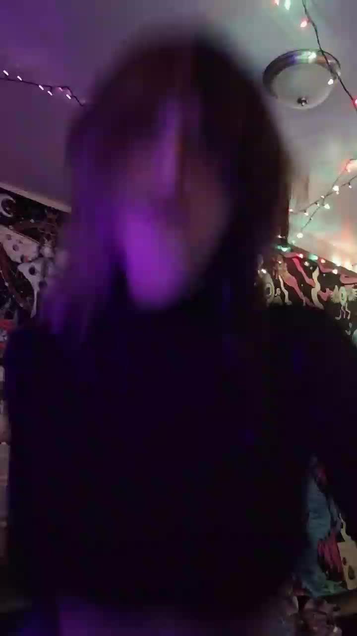 @👻UR MOM👻