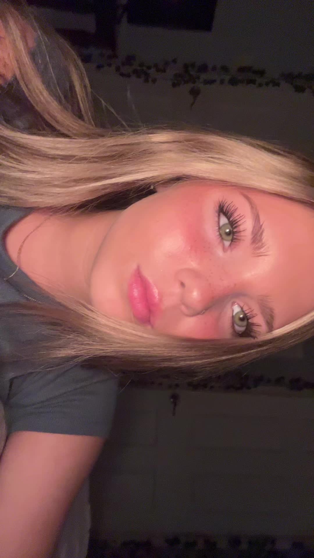 @$elena😛