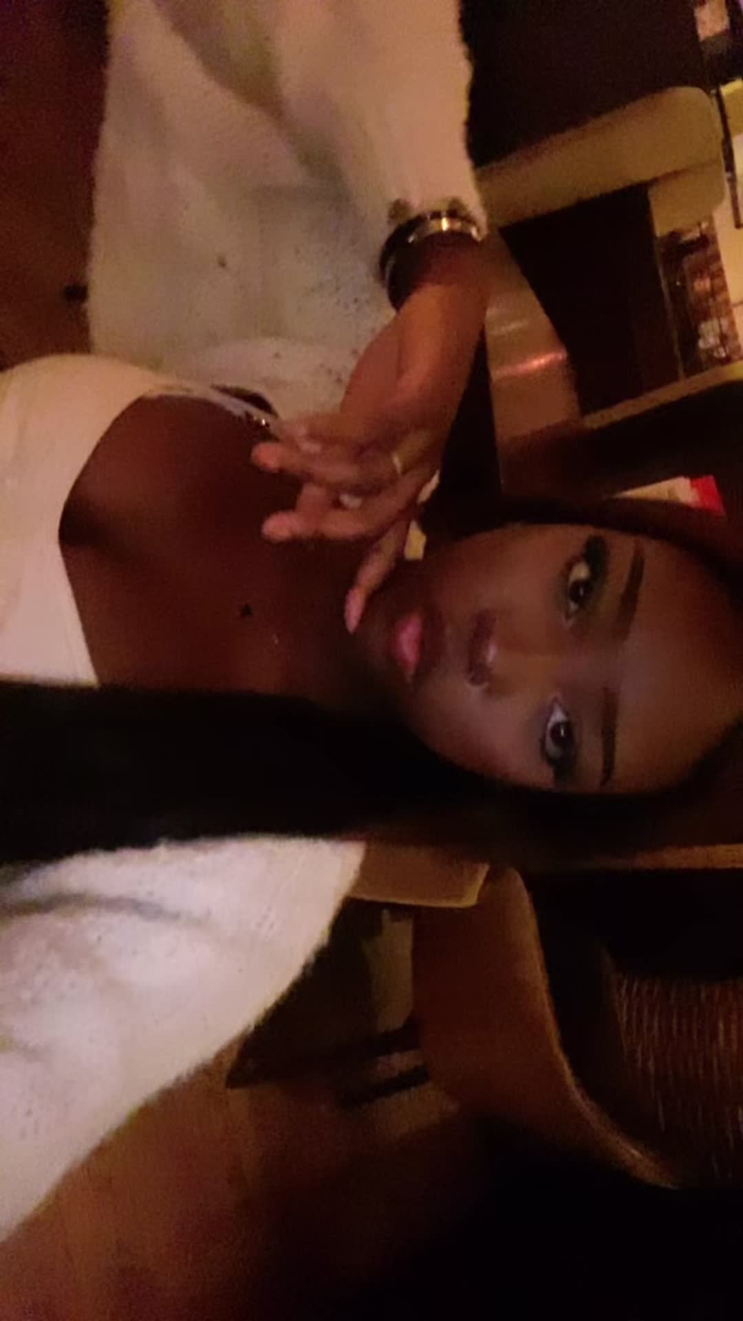 @q🍫