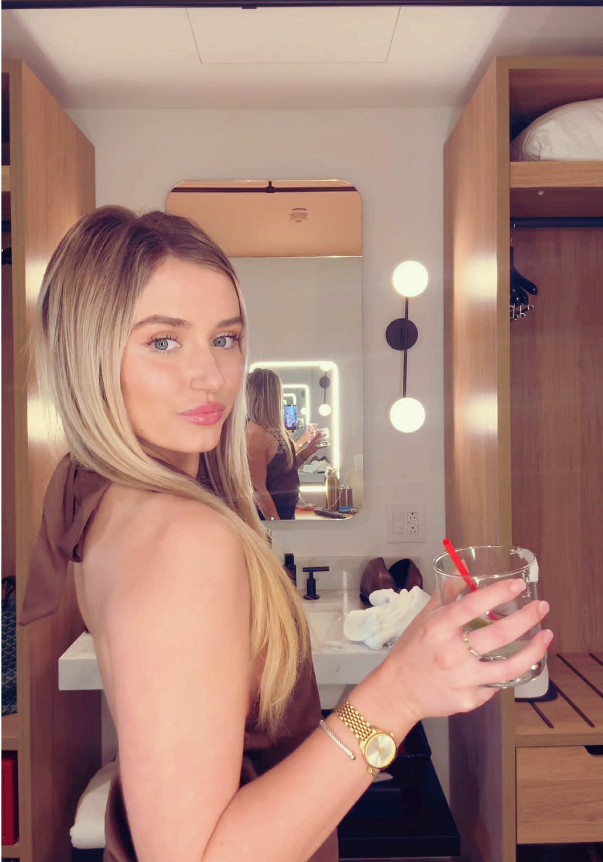 @_ellashy