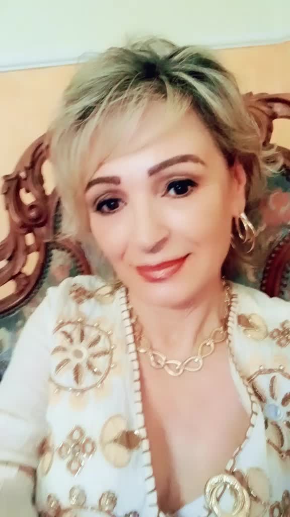 @GIULLIA FATA DE LA IA IASI
