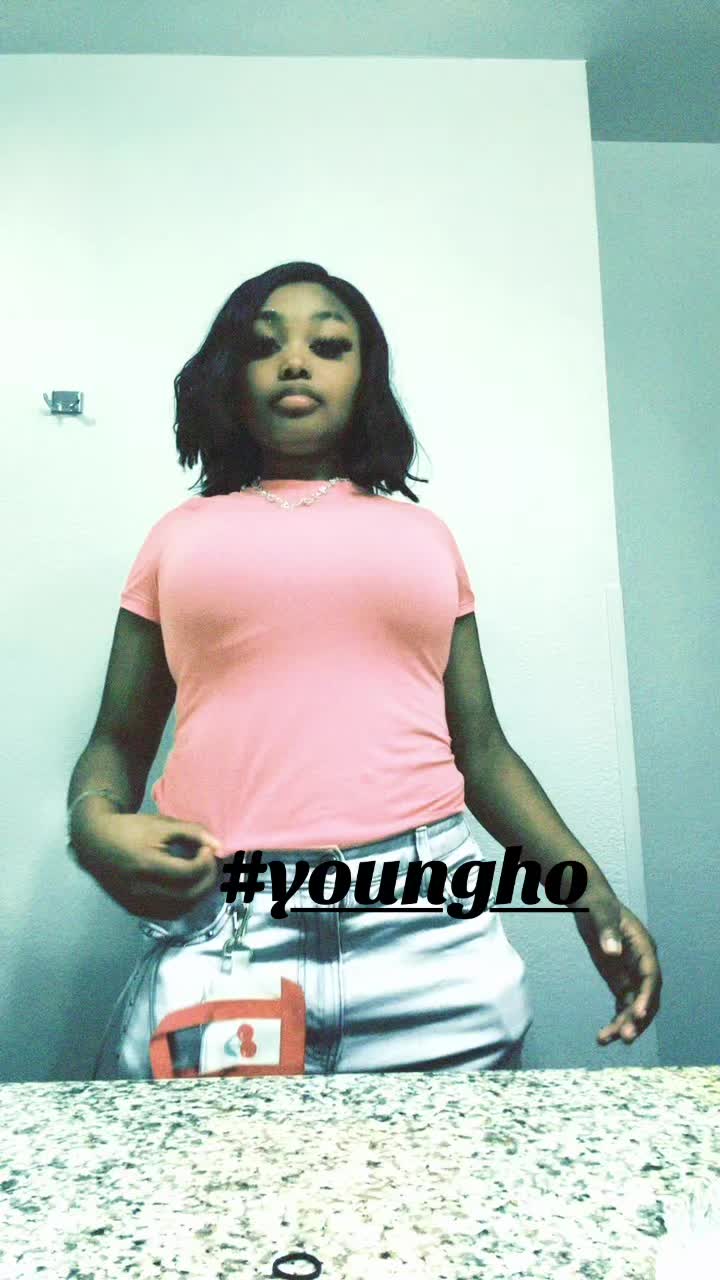 @𝐏𝐫𝐞𝐭𝐭𝐲𝐠𝐢𝐫𝐥._ℒ𝒶𝓇𝒾