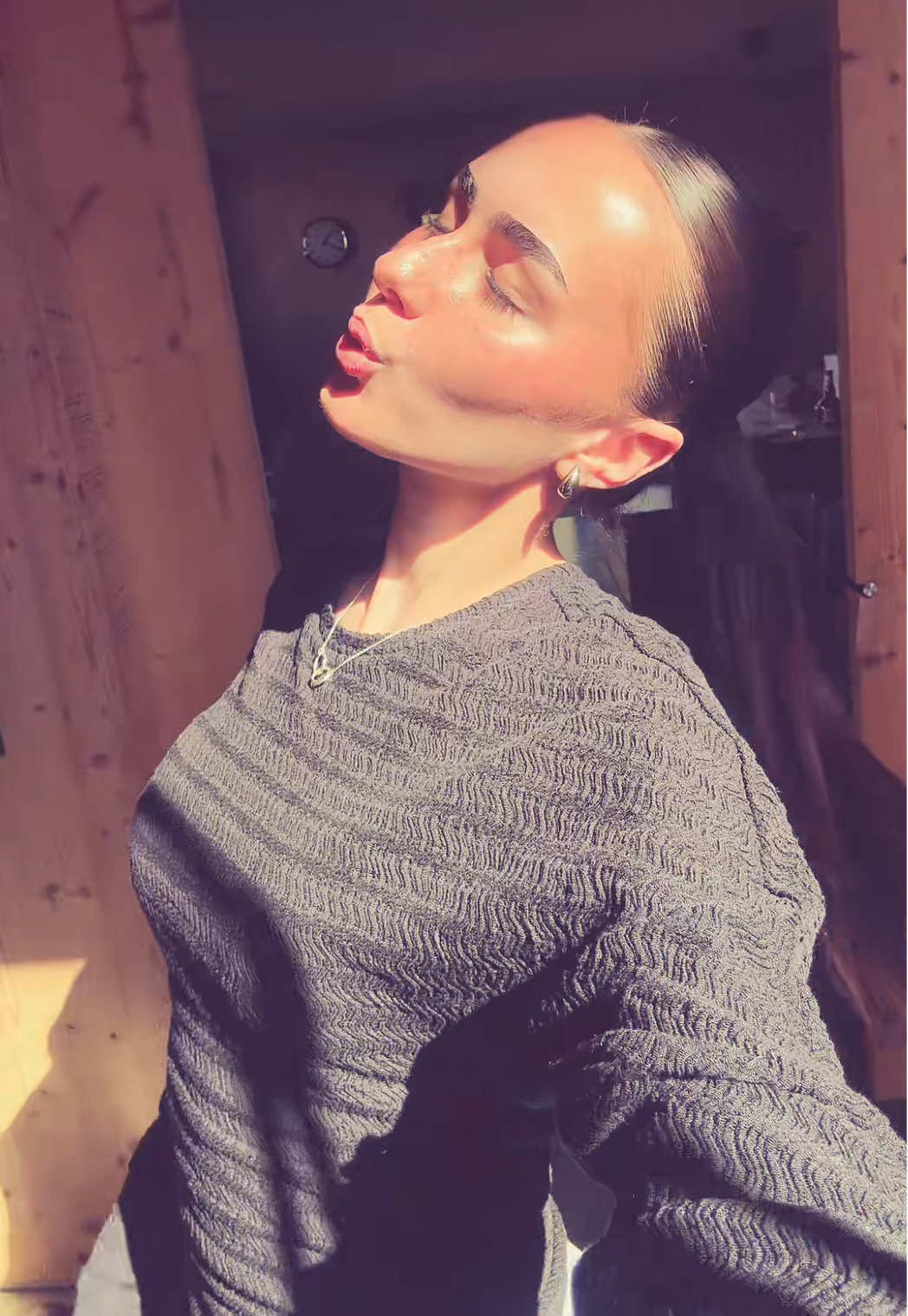 @𝑎𝑚𝑒𝑙𝑖𝑎