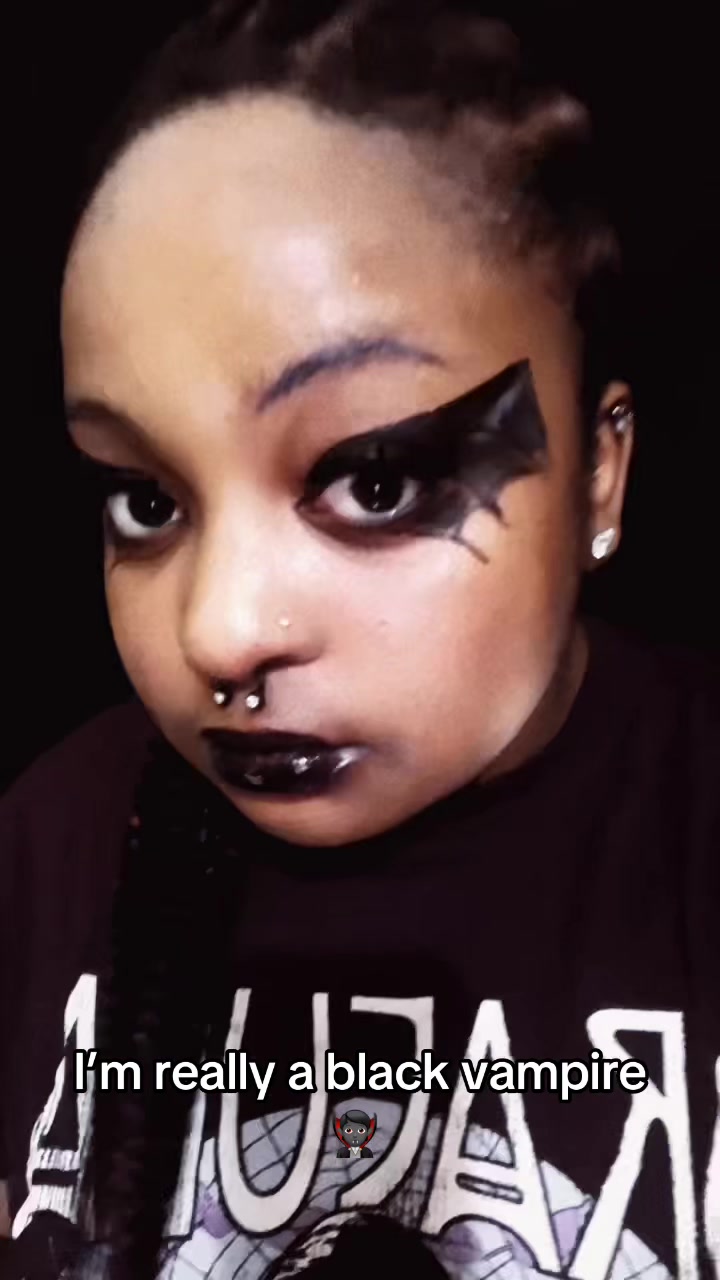 @Autumn 🍂 🖤🧛🏾