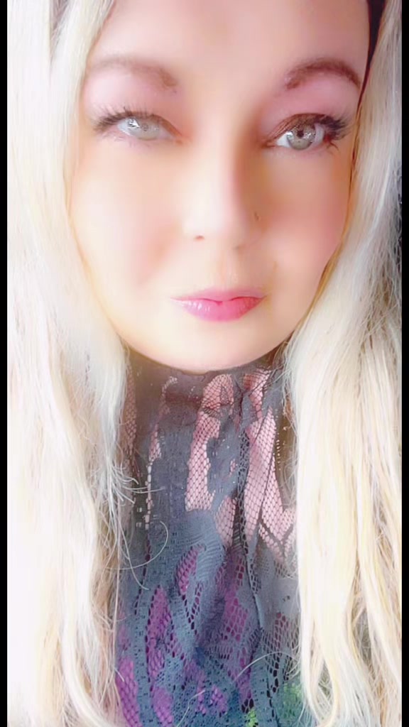 @Ellyn Marie170