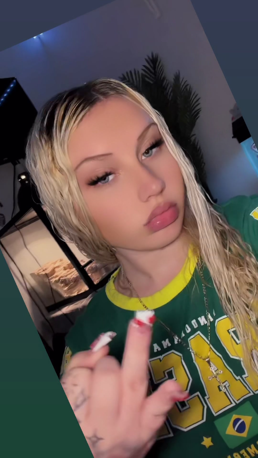 @𝓐𝓷𝓰𝓮𝓵𝓲𝓷𝓪 𝓤