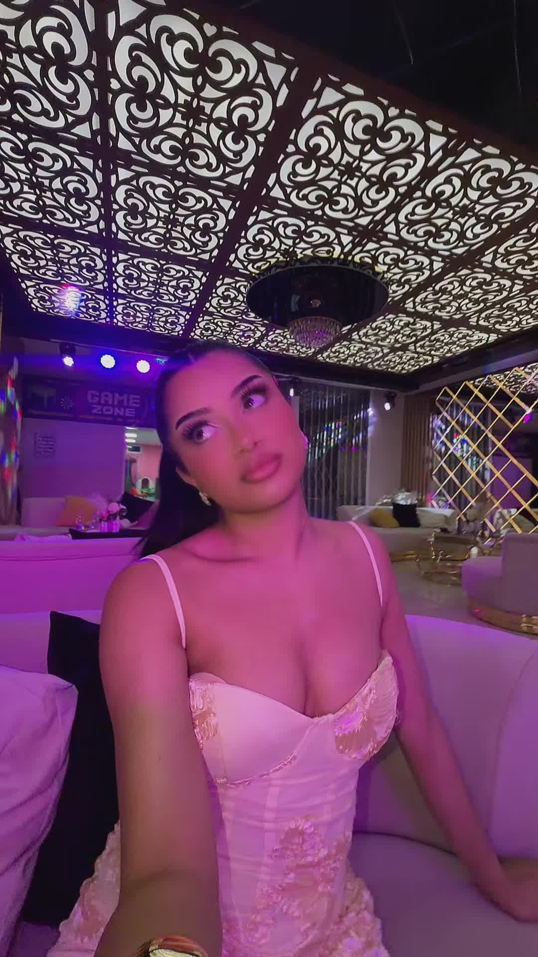 @RoselindaM