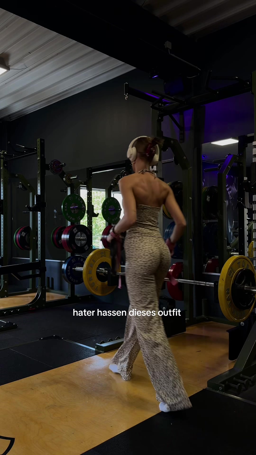 @julia | tall gym girl