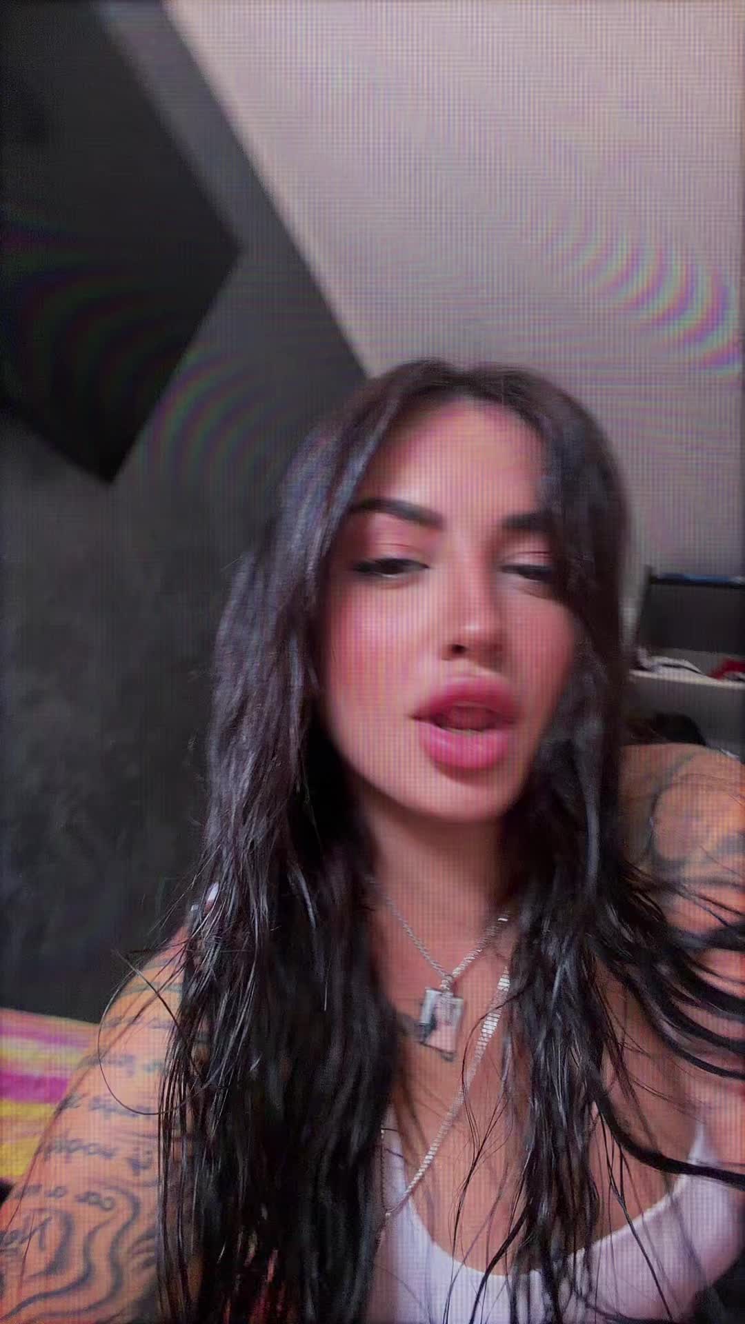 @SnowWhite🖤