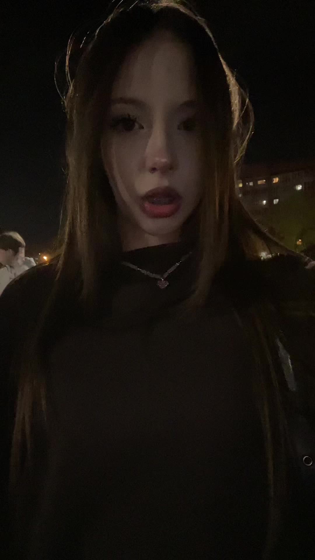 @melniqu_