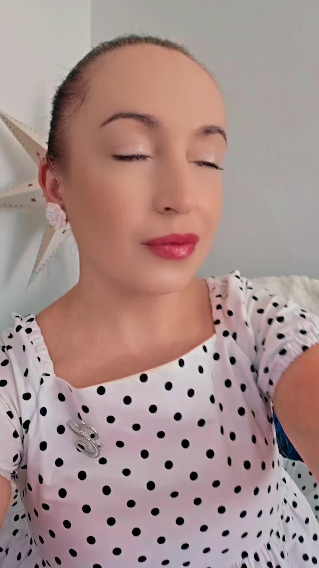 @myartbycrina