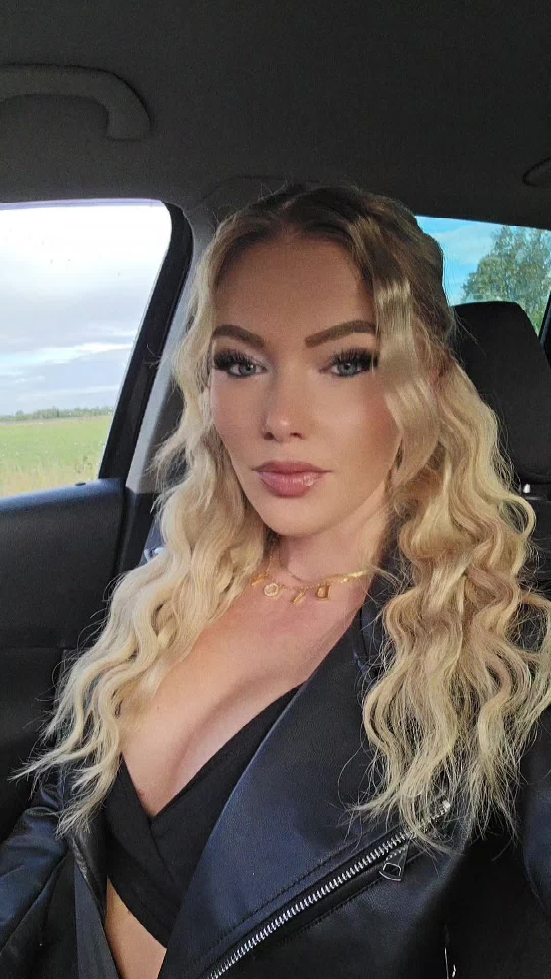 @Angelique Haase 🦋