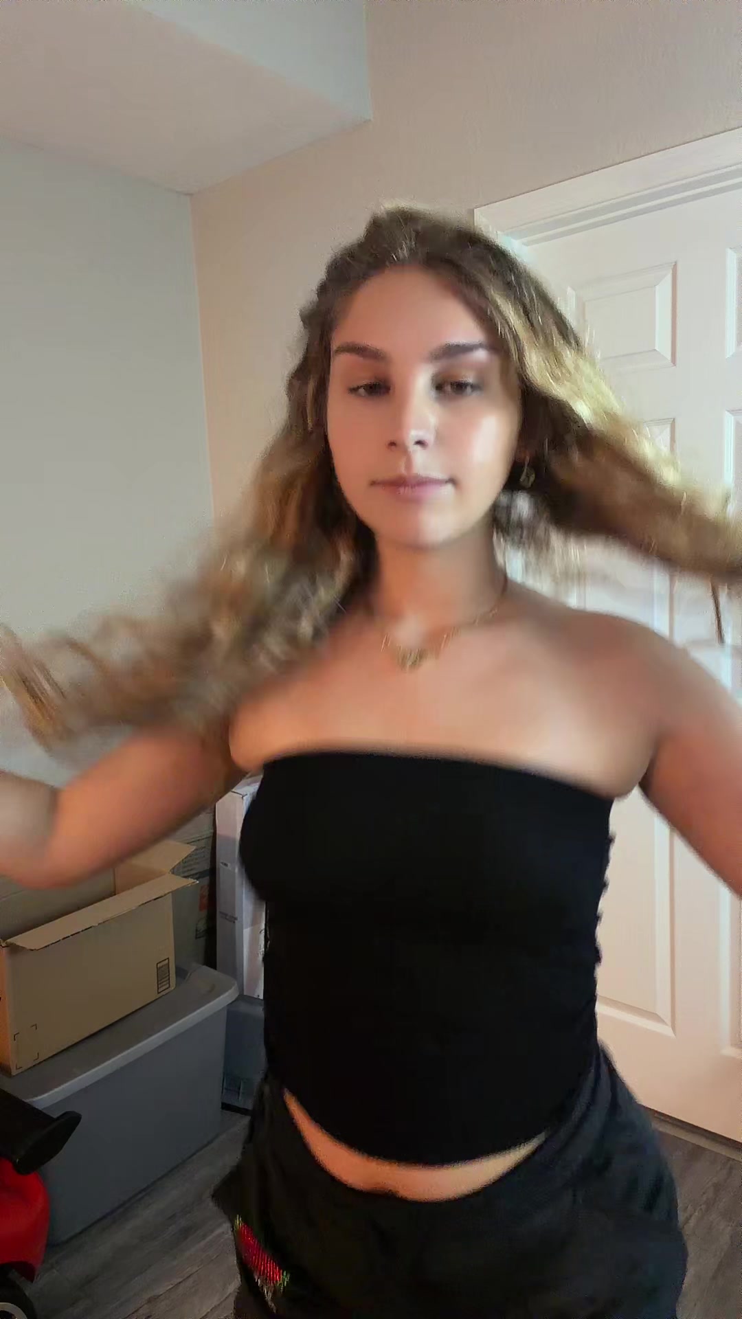 @Theyluvvella