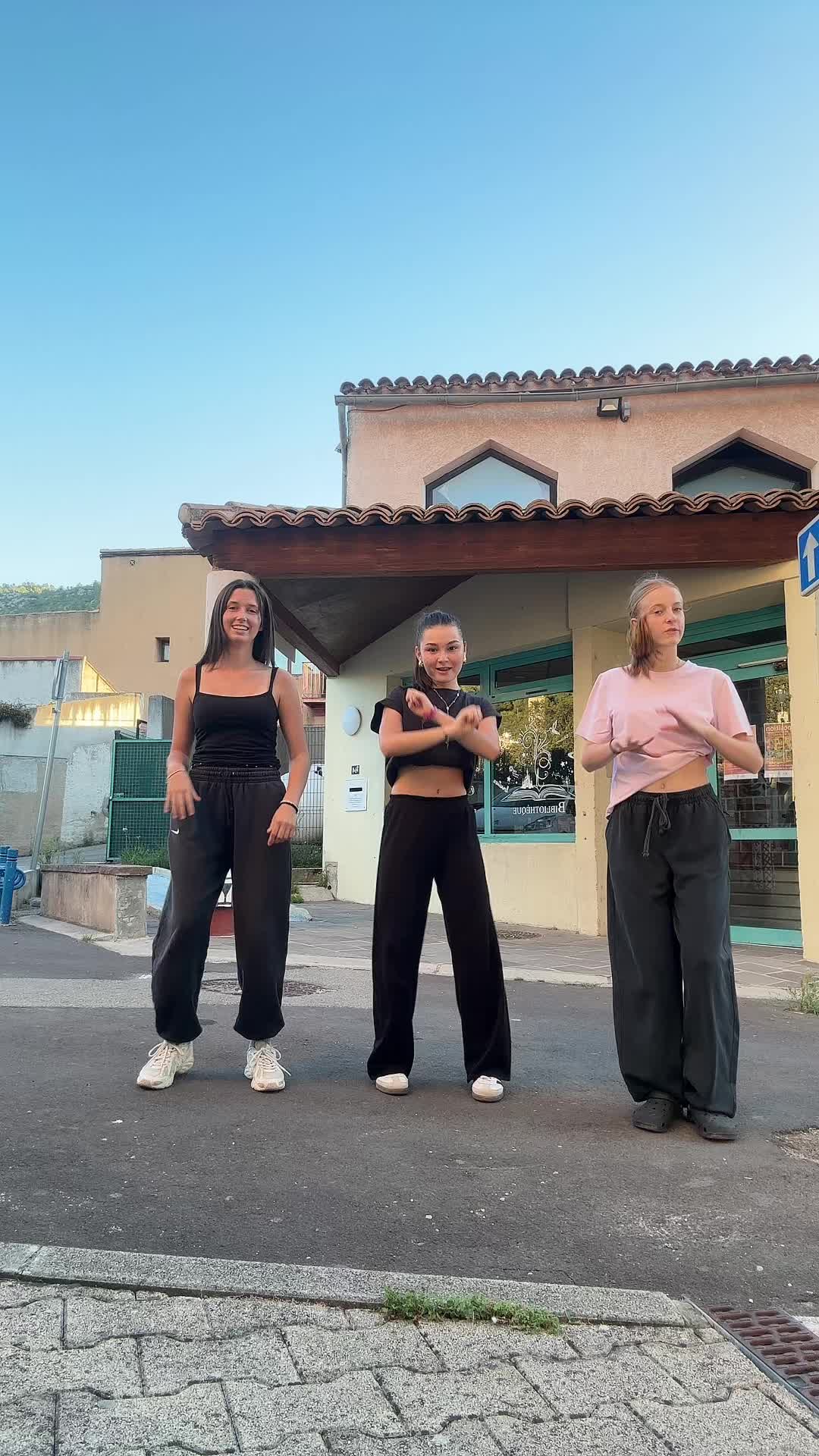 @𝐩𝐫𝐢𝐯