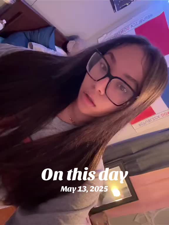 @1tealhairedgirll