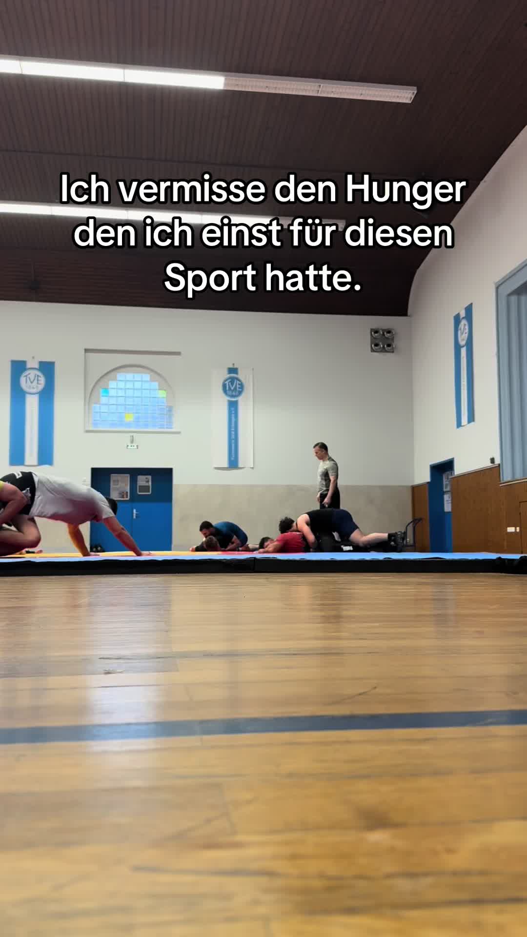 @(MO)