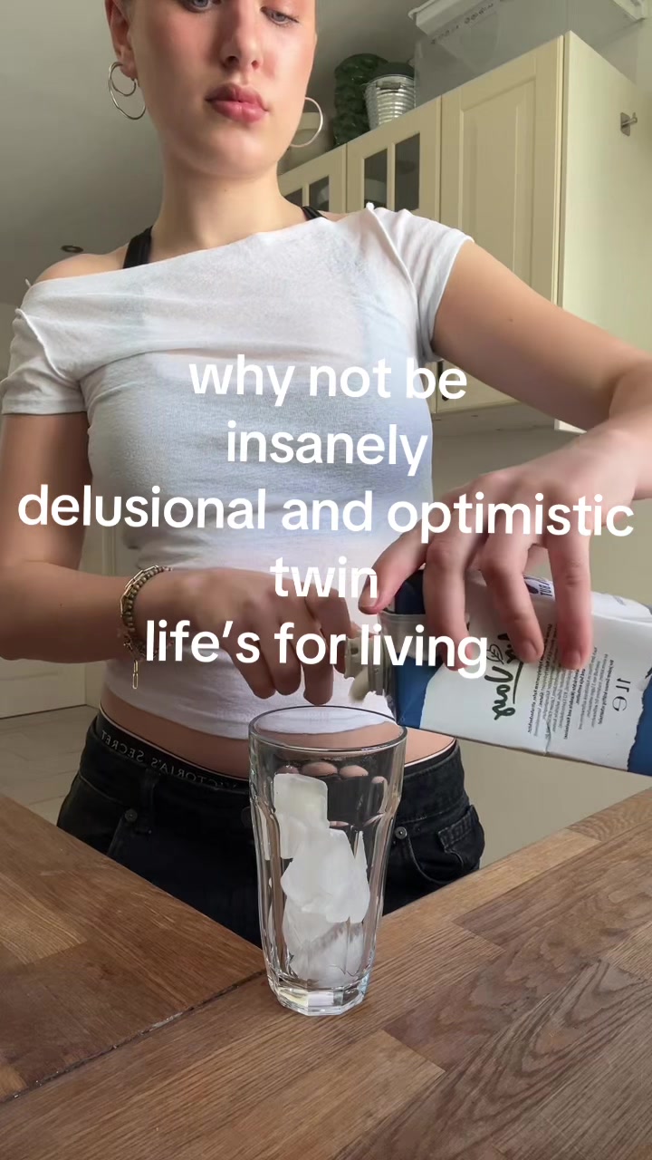 @zoeyjoline_