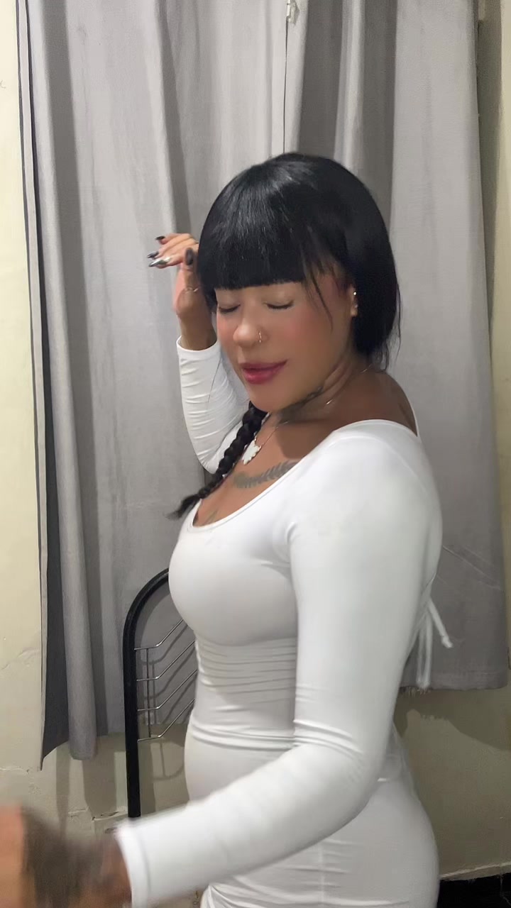 @M&ocirc;nica