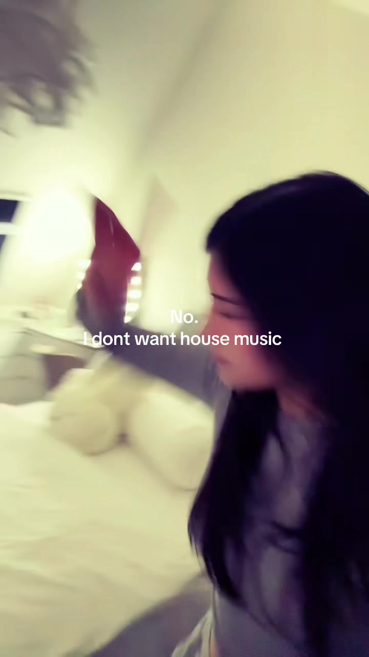 @Ebi