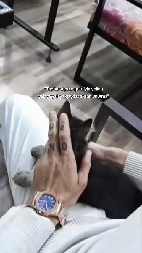 @🦅