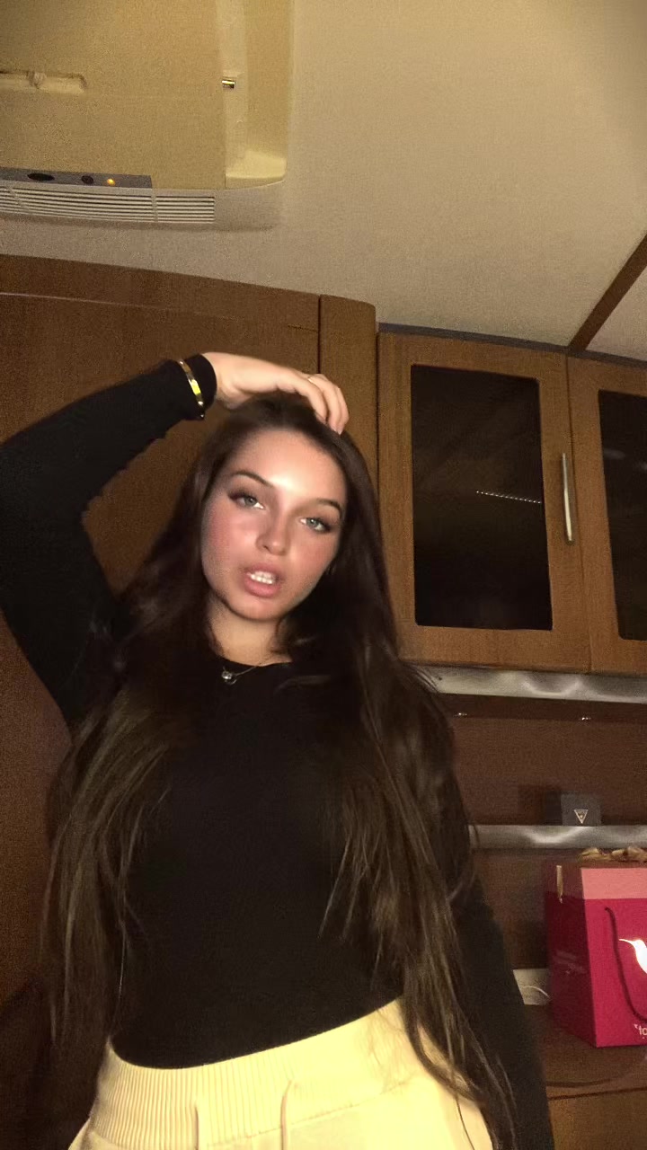 @𝒩𝒶𝑜𝓂𝒾𝑒 𝓌𝒾𝓃𝓉𝑒𝓇𝓈𝓉