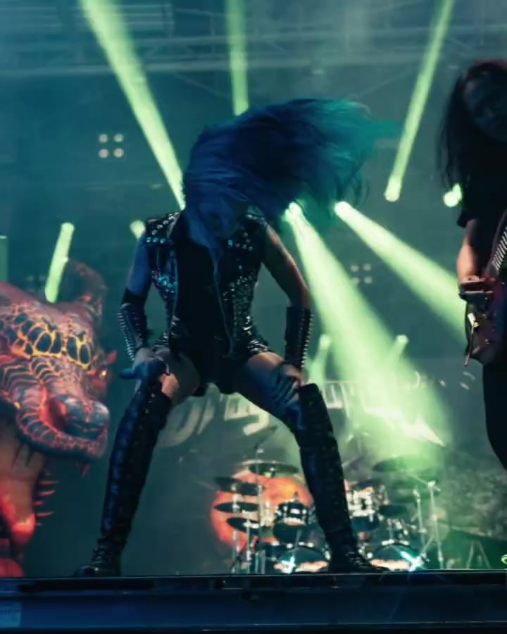 @Alissa White-Gluz