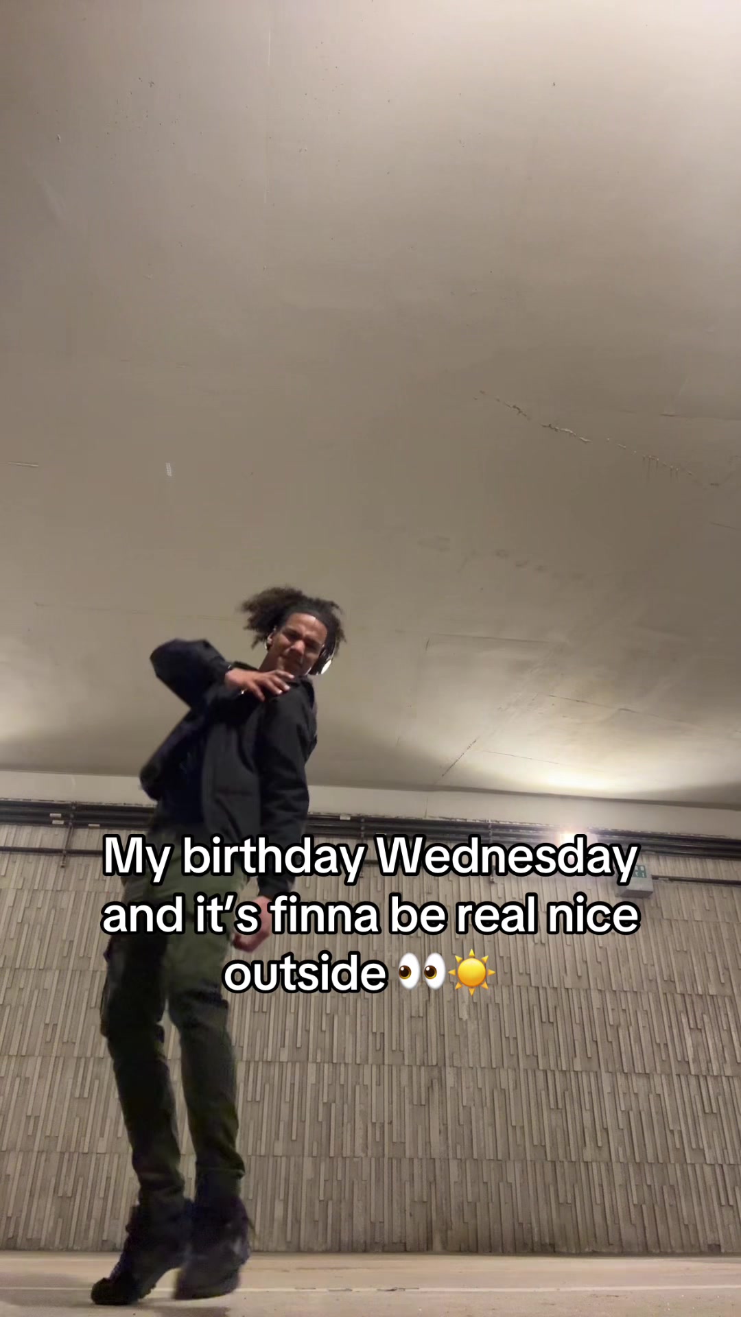 @astackzzz_